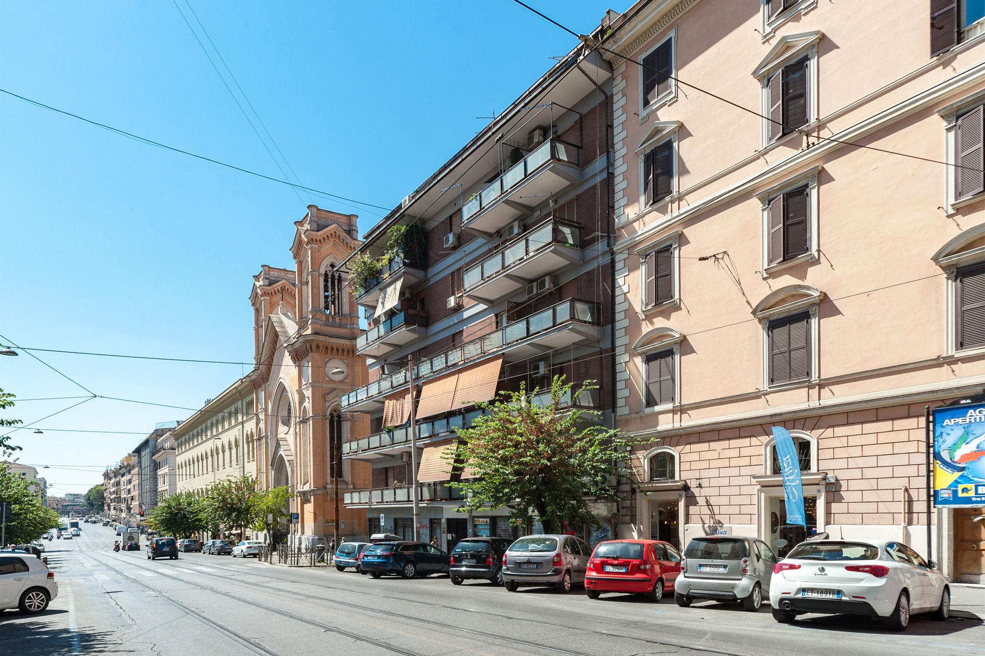 Hosting Flats Guesthouse Рим Экстерьер фото