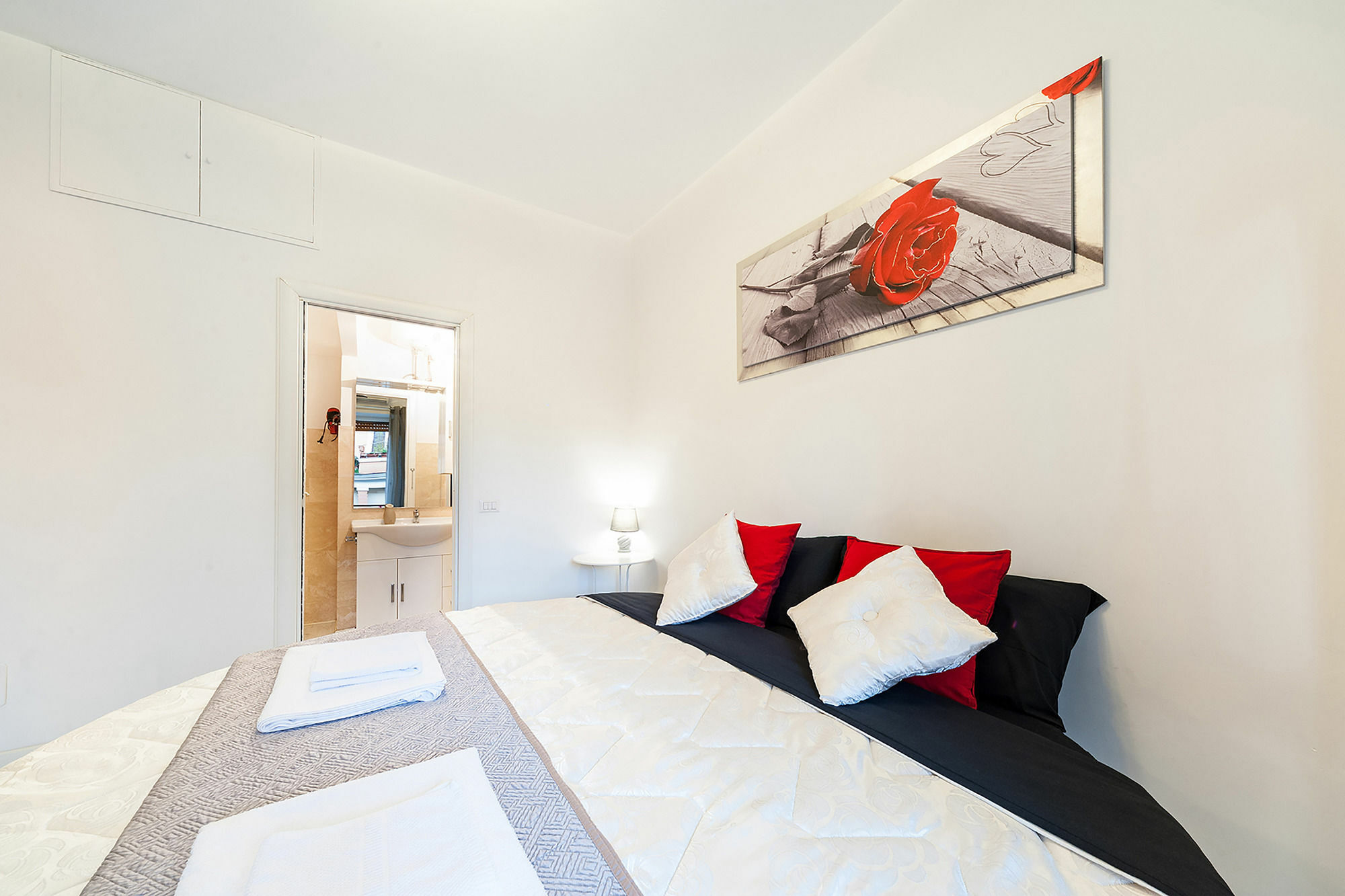 Hosting Flats Guesthouse Рим Экстерьер фото