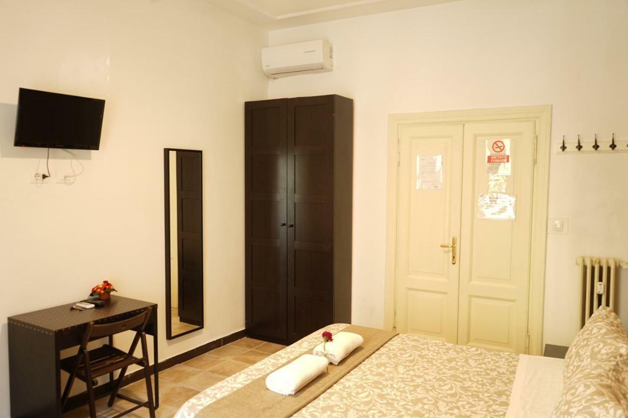 Hosting Flats Guesthouse Рим Экстерьер фото